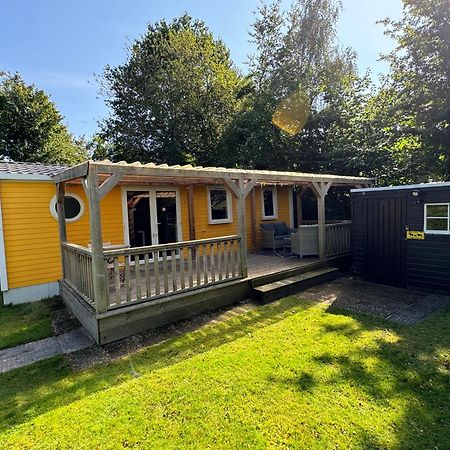 Ruime 5-Persoons Chalet Aan Het Bergumermeer Suameer Exterior foto